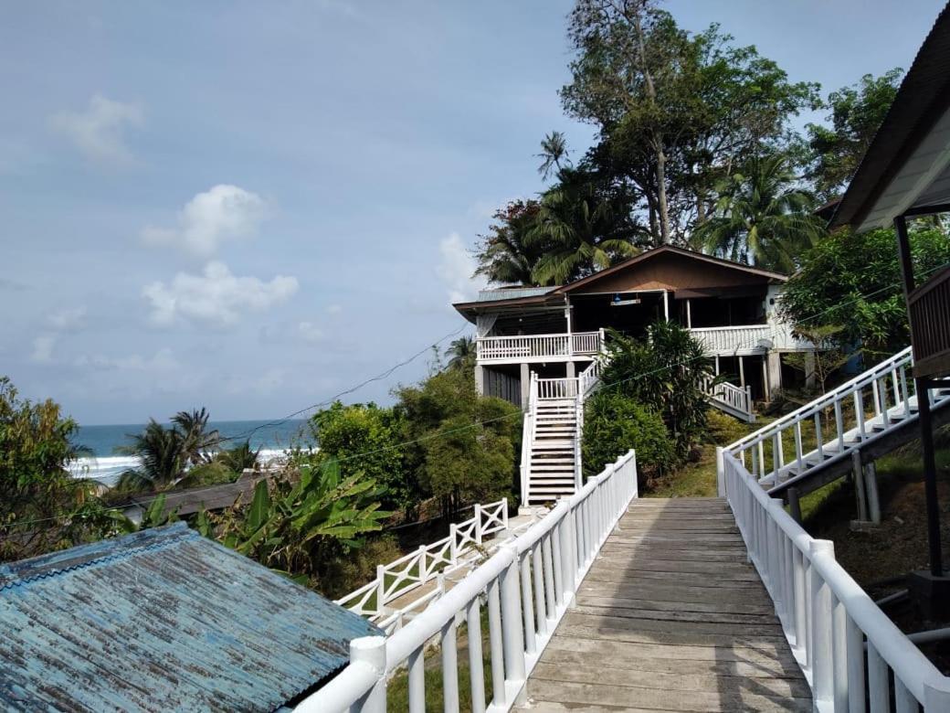 Long Beach Garden Kampung Kuala Besut Exteriör bild
